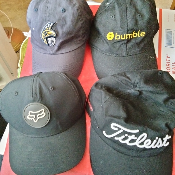 Adidas 5 compartments  $38+  free hat or scarf. - Picture 9 of 12